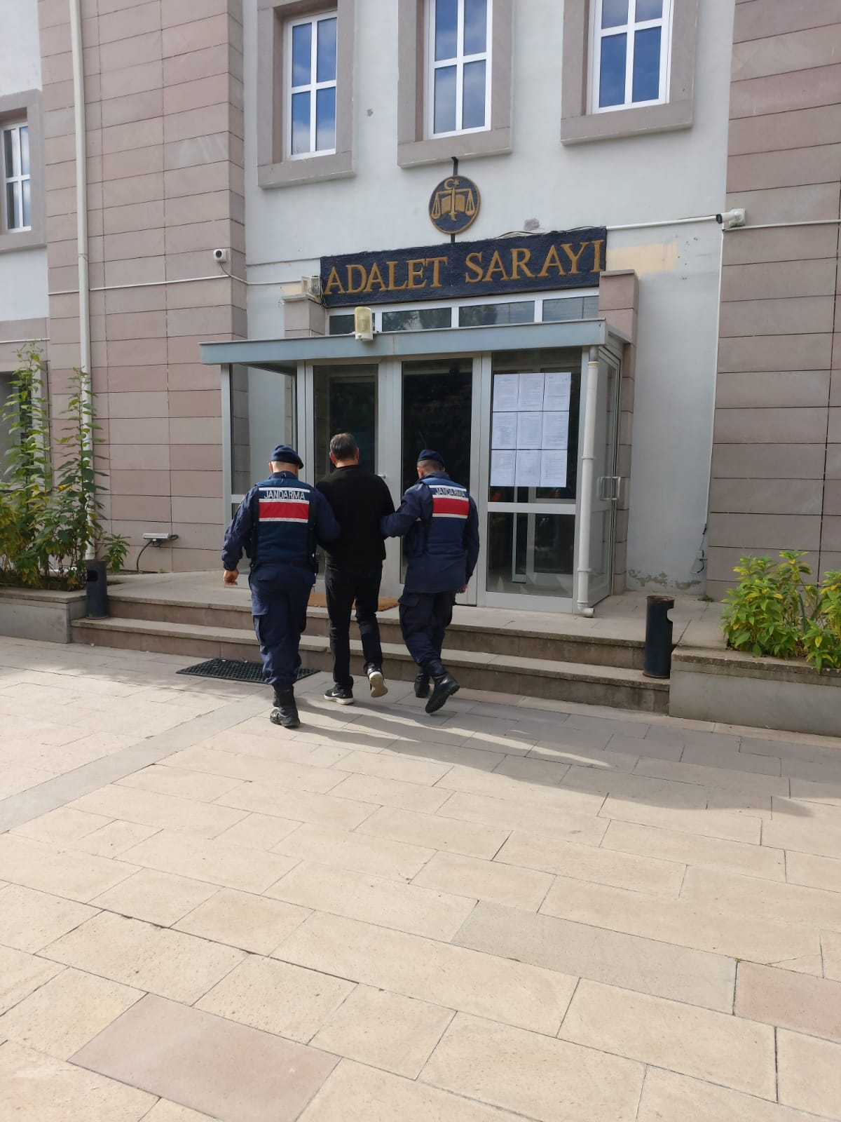 Afyonkarahisar’da hırsızlık ve kadına karşı basit yaralama suçlarından 3 suç