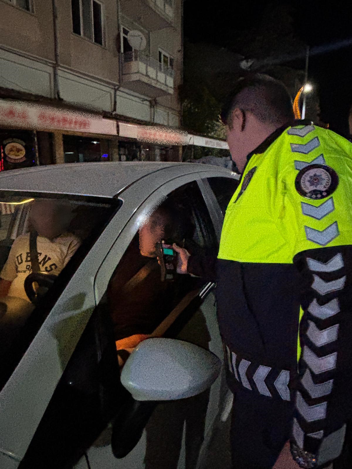 Afyonkarahisar İl Emniyet Müdürlüğü ekipleri, yaşanan olaylar nedeniyle ortaöğrenim ve