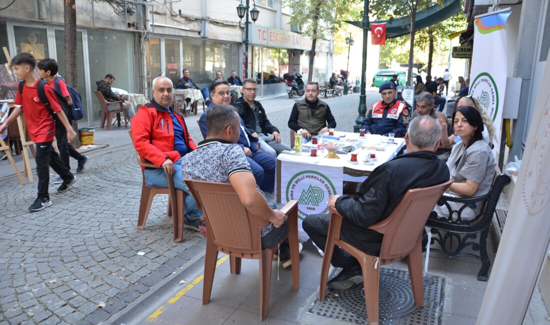 Vatandaşa hayvan sevgisi anlatılıyor Eskişehir Doğa Koruma ve Milli Parklar (DKMP) ekipleri 4 Ekim