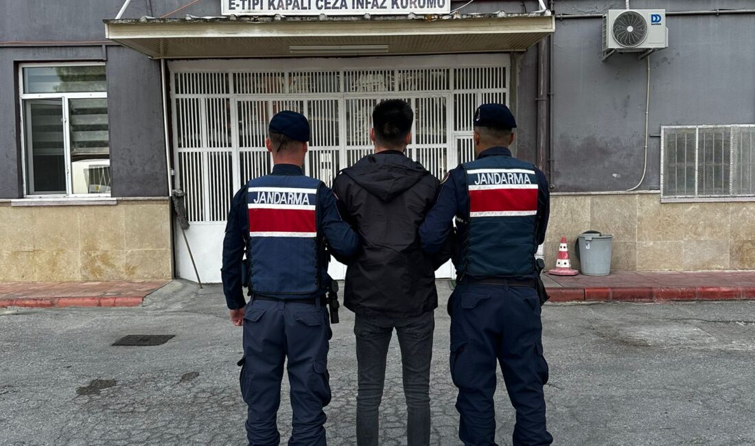 Afyonkarahisar’da Aranan Şahıs Yakalandı Afyonkarahisar İl Jandarma Komutanlığı, aranan şahısların tespiti ve yakalanmasına yönelik