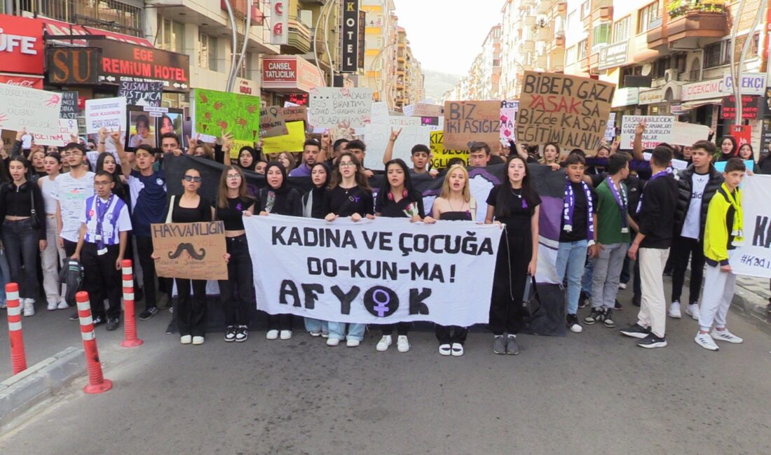 Afyonkarahisar’da gençler kadına ve çocuklara yönelik şiddete tepki göstermek için