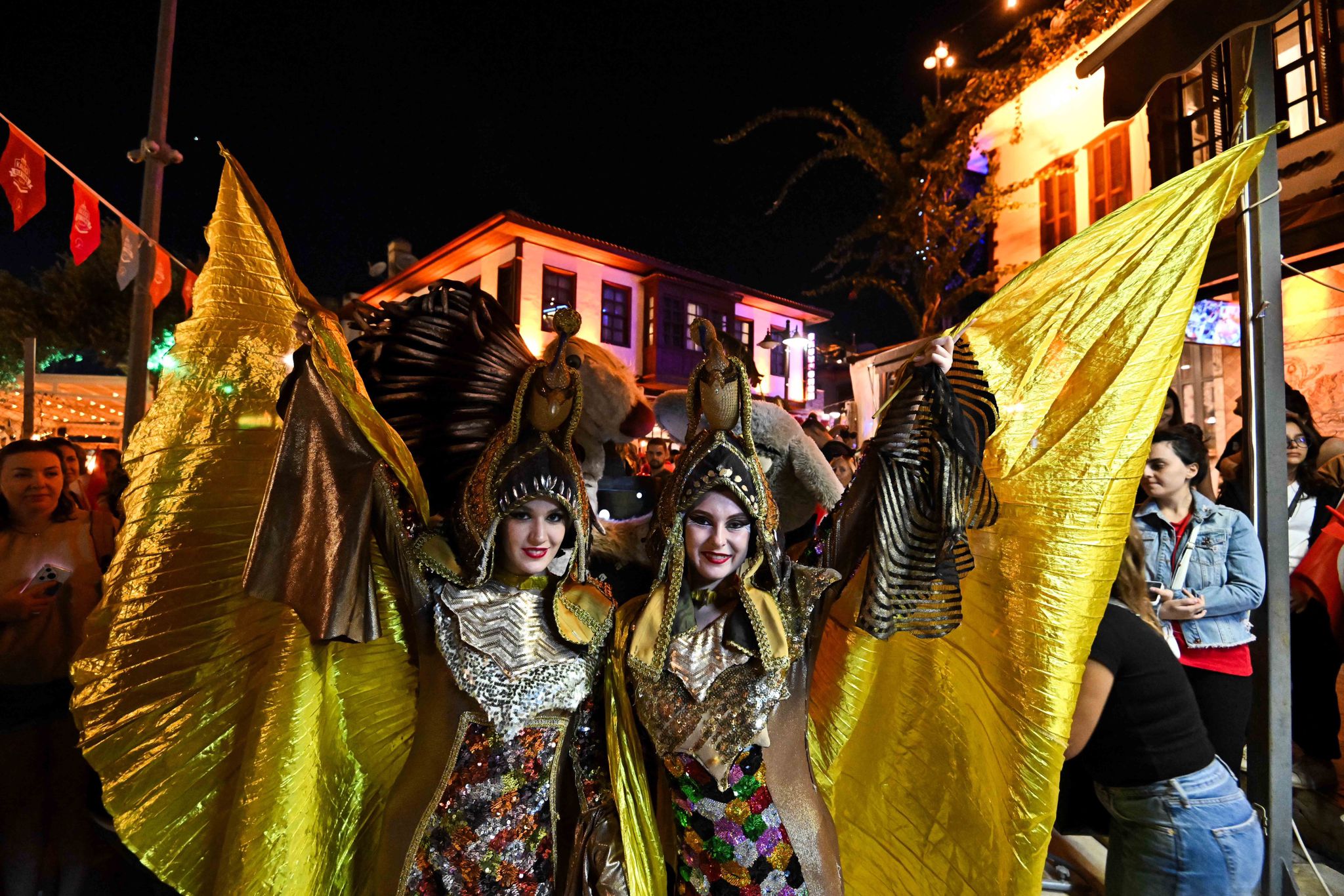 Antalya Muratpaşa Belediyesi’nin düzenlediği Kaleiçi Old Town Festivali’nin geleneksel korteji,