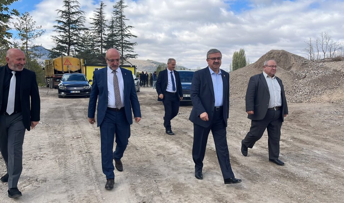 Afyonkarahisar AK Parti Milletvekili İbrahim Yurdunuseven, İl Başkanı Turgay Şahin
