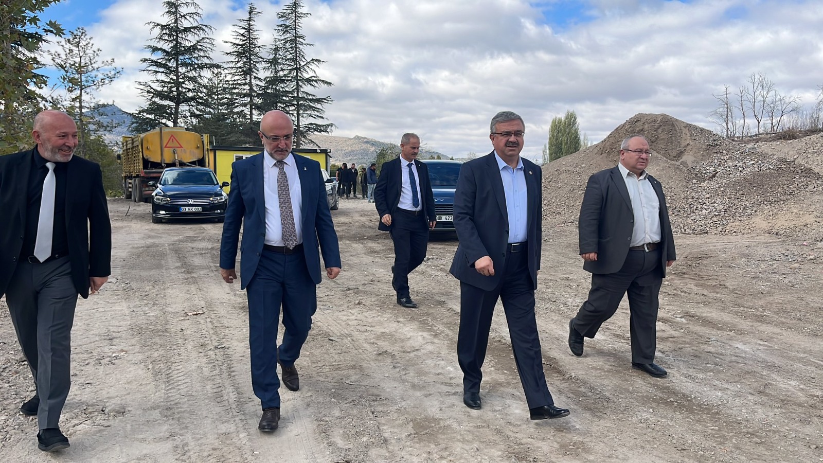 Afyonkarahisar AK Parti Milletvekili İbrahim Yurdunuseven, İl Başkanı Turgay Şahin