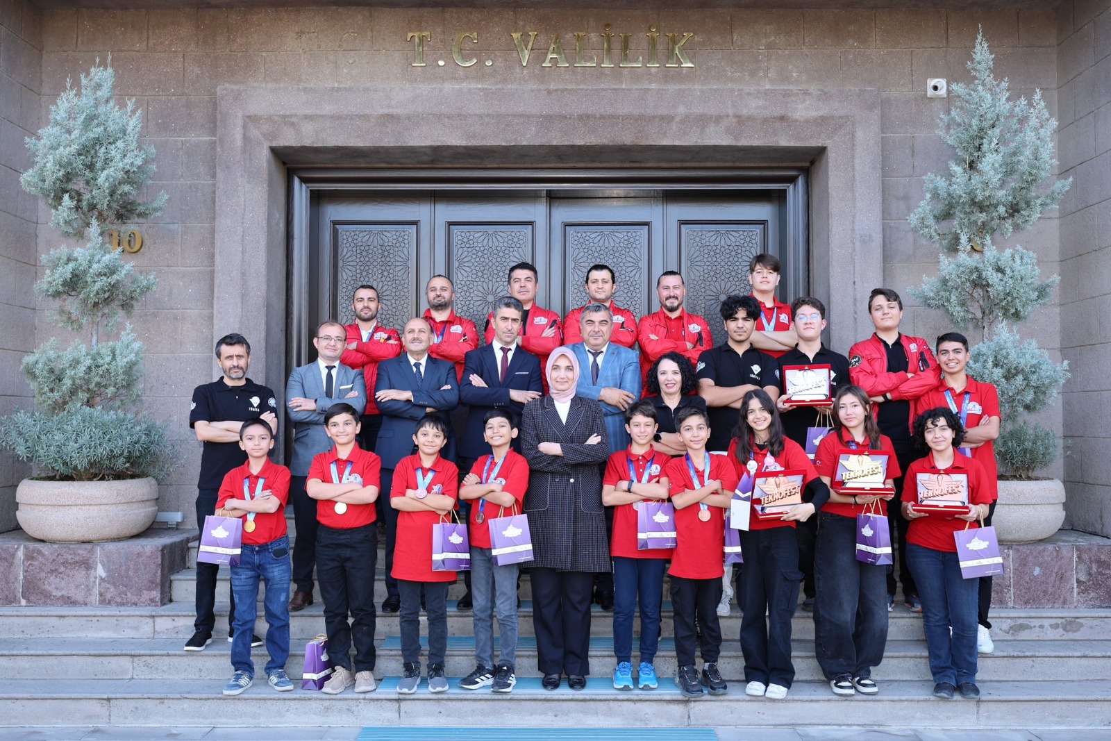 Afyonkarahisar Valisi Doç. Dr. Kübra Güran Yiğitbaşı, TEKNOFEST Yarışmaları'nda ilimize