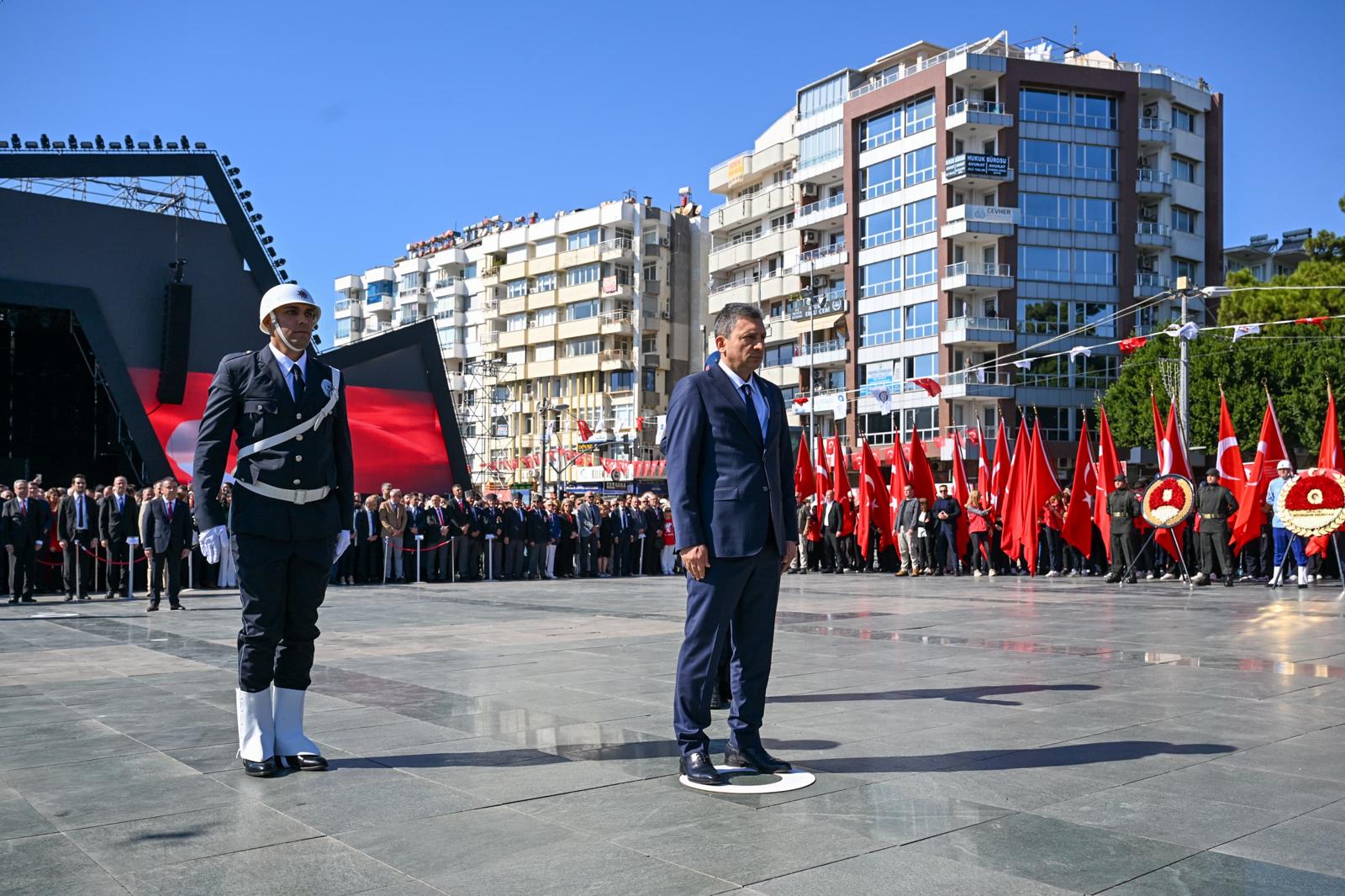 Antalya’da 29 Ekim Cumhuriyet Bayramının 101. Yıl dönümü kutlamaları Cumhuriyet