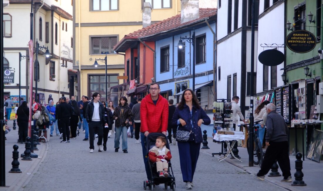 
Eskişehir'in tarihi semti Odunpazarı, hafta sonları ve tatil günlerinde yerli