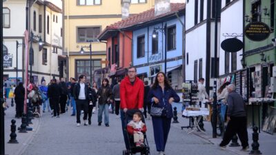 
Eskişehir'in tarihi semti Odunpazarı, hafta sonları ve tatil günlerinde yerli