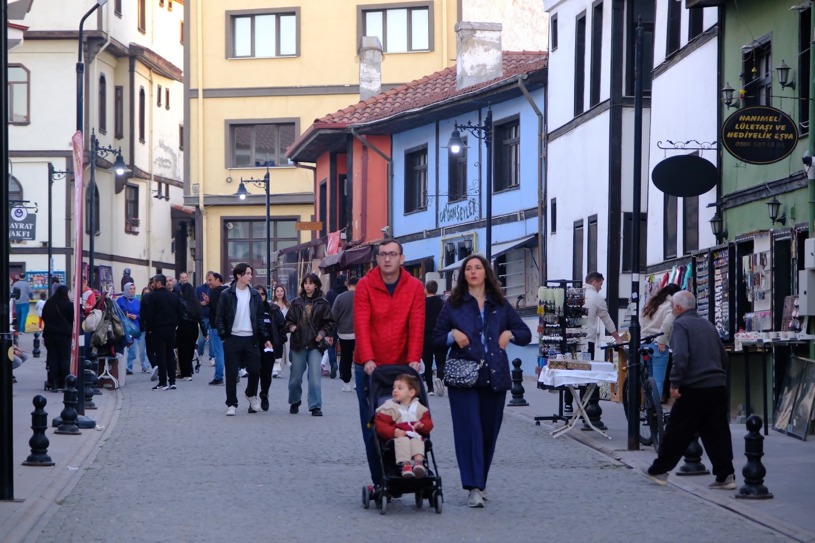 
Eskişehir'in tarihi semti Odunpazarı, hafta sonları ve tatil günlerinde yerli