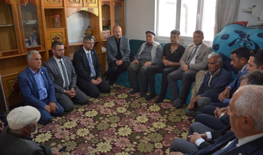 Milliyetçi Hareket Partisi Afyonkarahisar Milletvekili Mehmet Taytak, İl Başkanı Ahmet