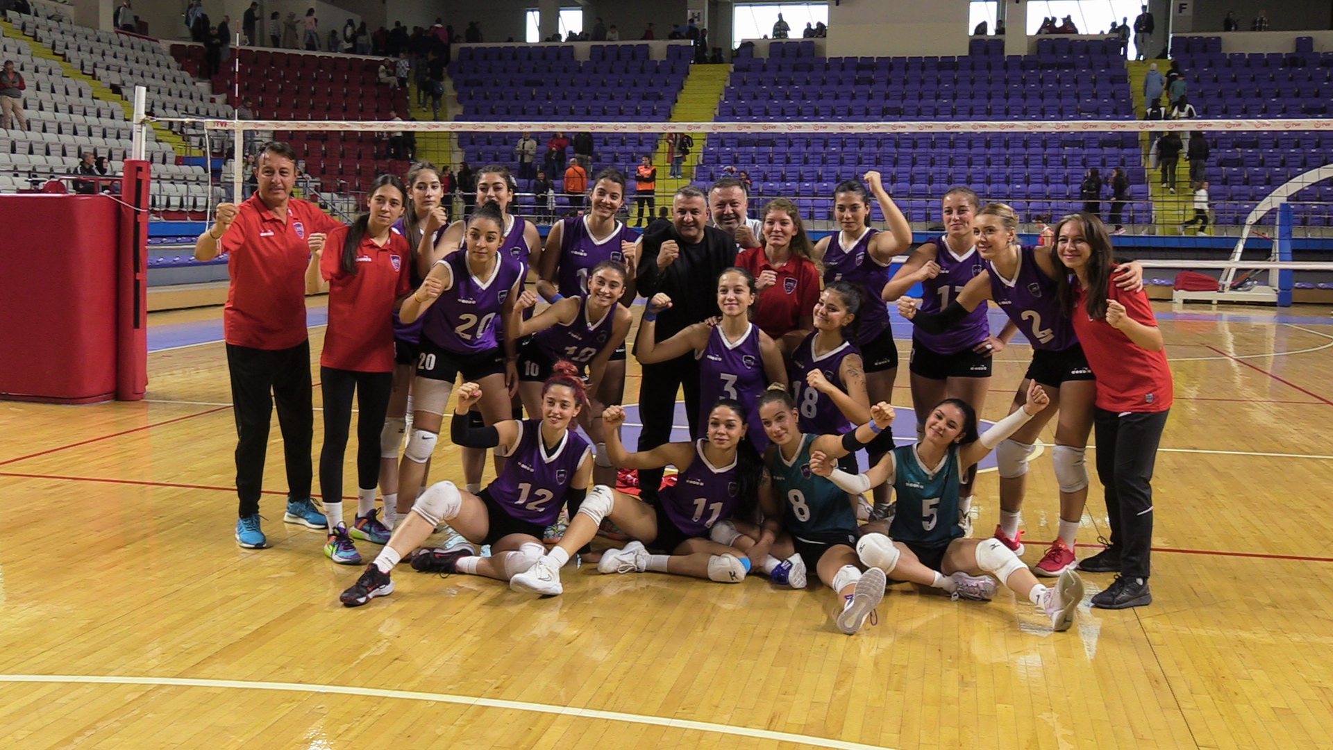 Türkiye Voleybol Federasyonu 2. Lig’de mücadele eden Afyon Belediye Yüntaş