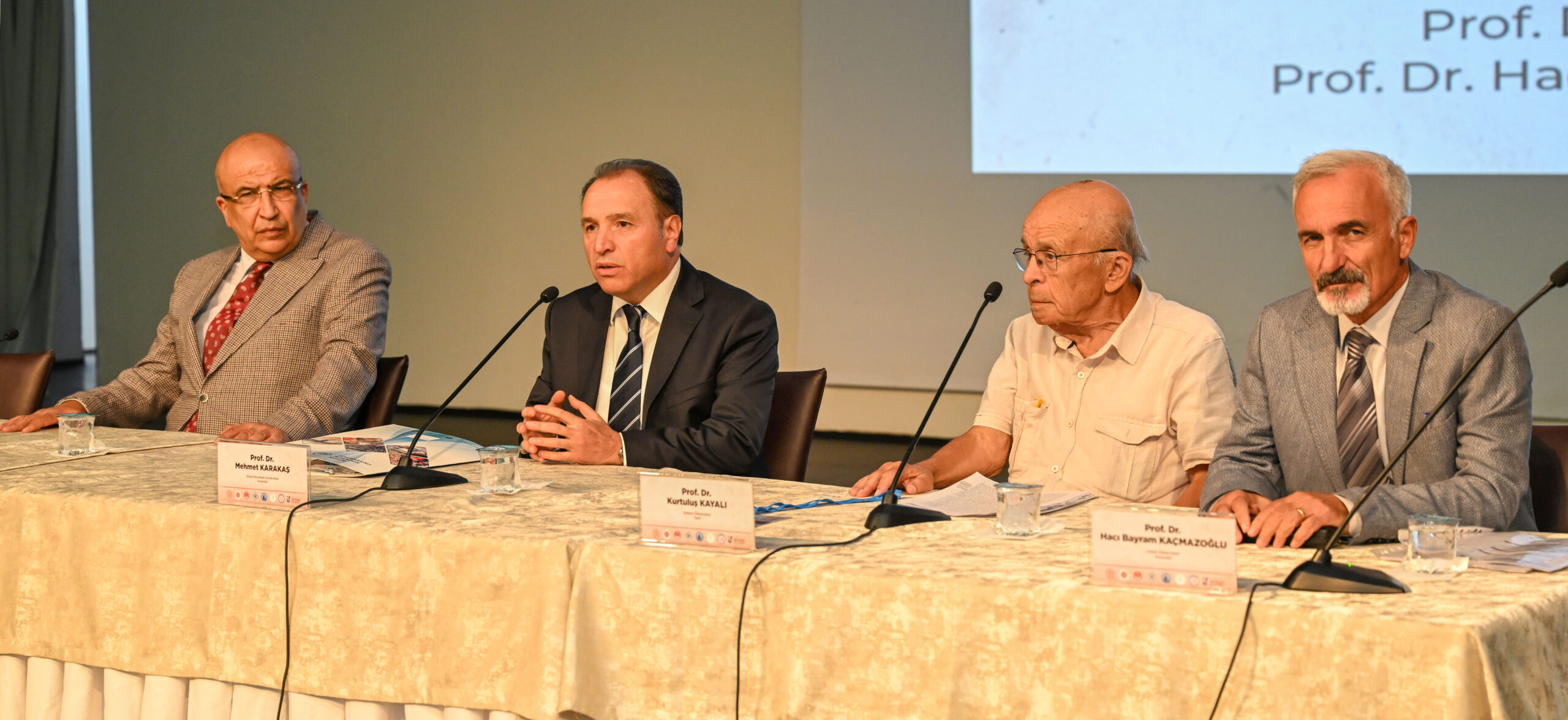 “Ölümünün 100. Yılında Ziya Gökalp ve Sosyoloji Sempozyumu”nun açılış oturumu