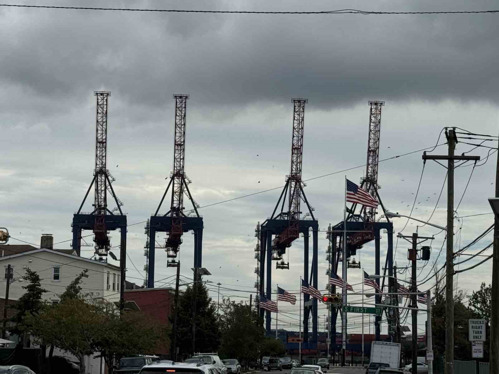 ABD’de Maine’den Texas’a kadar 36 limanda işçiler greve gitti. ABD’de