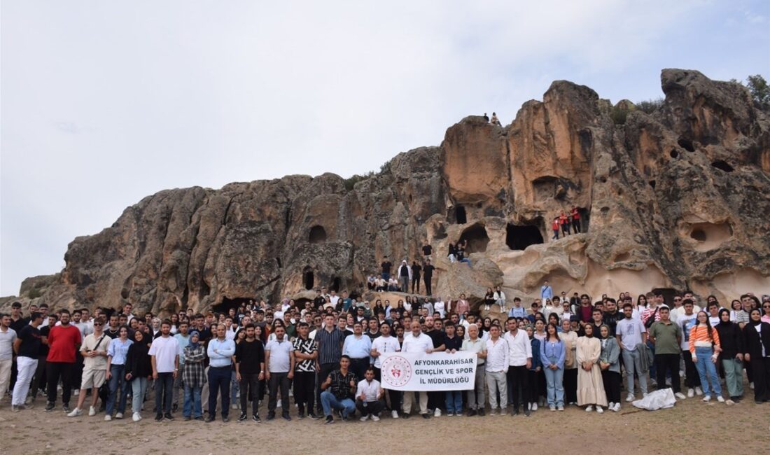AFYONKARAHİSAR ÜNİVERSİTELİ GENÇLERE FRİGYA GEZİSİ