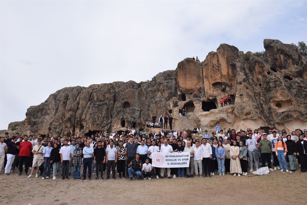 AFYONKARAHİSAR ÜNİVERSİTELİ GENÇLERE FRİGYA GEZİSİ