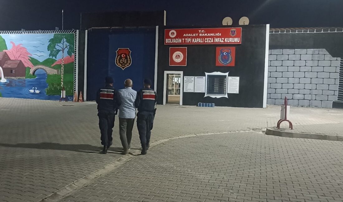 AFYONKARAHİSAR'DA HAPİS CEZASI İLE ARANAN BİR ŞAHIS JANDARMANIN TAKİBİ SONRASI