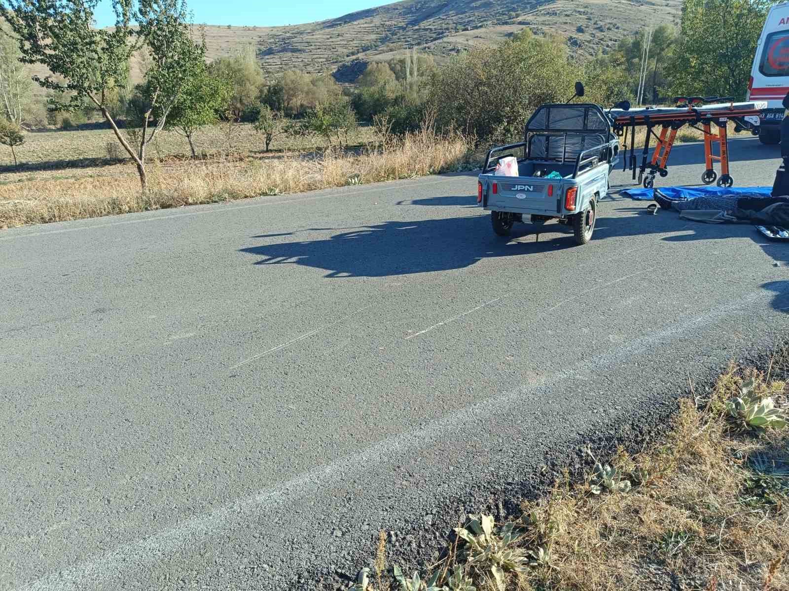 AFYONKARAHİSAR’DA MOPED KAZASI 3 YARALI