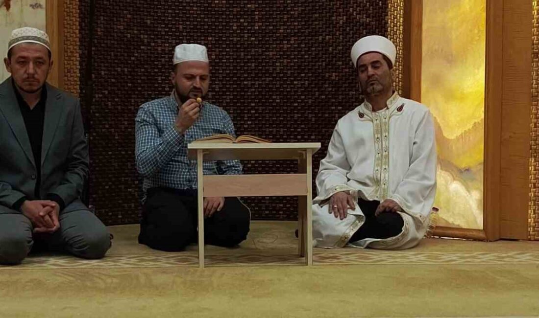 AFYONKARAHİSAR’DA "ŞEHİTLERİMİZ VE MAZLUMLAR İÇİN ŞEHİRLERİN KALBİ CAMİLERİMİZDE DUADA BULUŞUYORUZ"