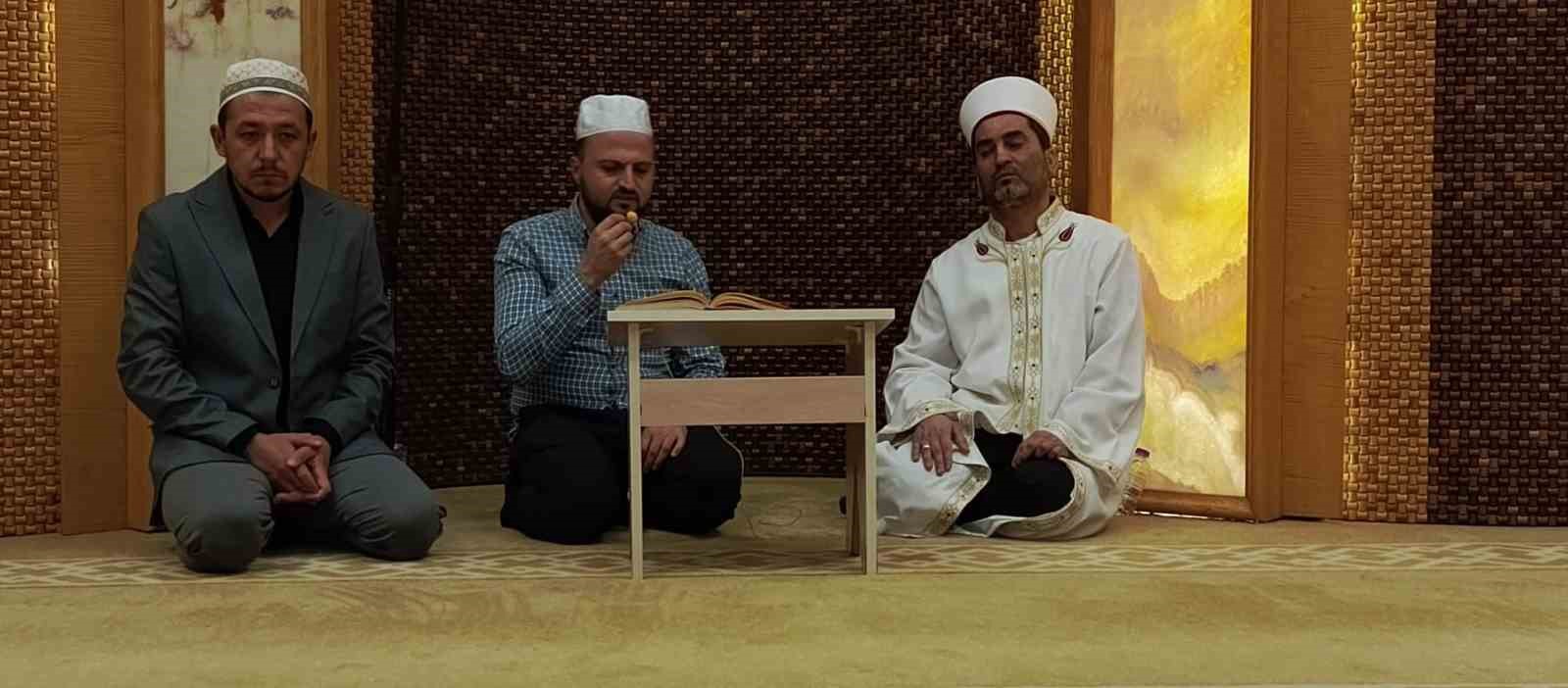 AFYONKARAHİSAR’DA "ŞEHİTLERİMİZ VE MAZLUMLAR İÇİN ŞEHİRLERİN KALBİ CAMİLERİMİZDE DUADA BULUŞUYORUZ"