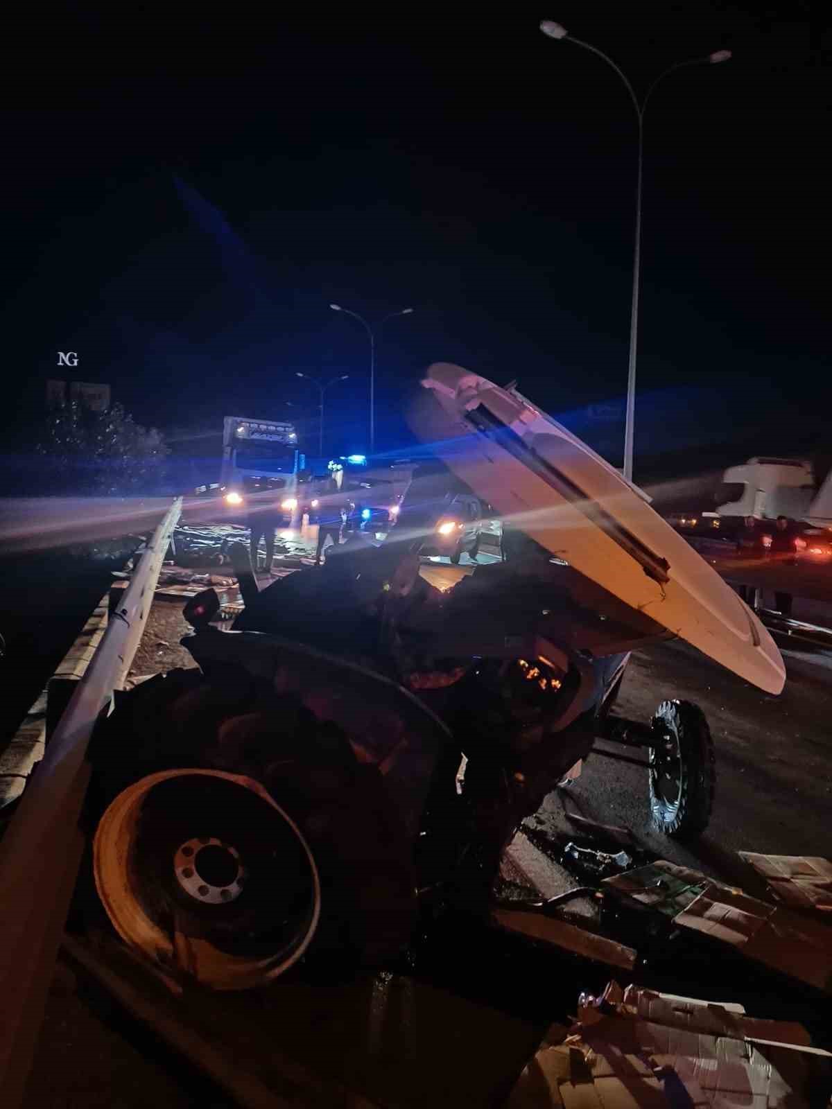 Afyonkarahisar’da dün gece meydana gelen trafik kazasında 1 kişi öldü,