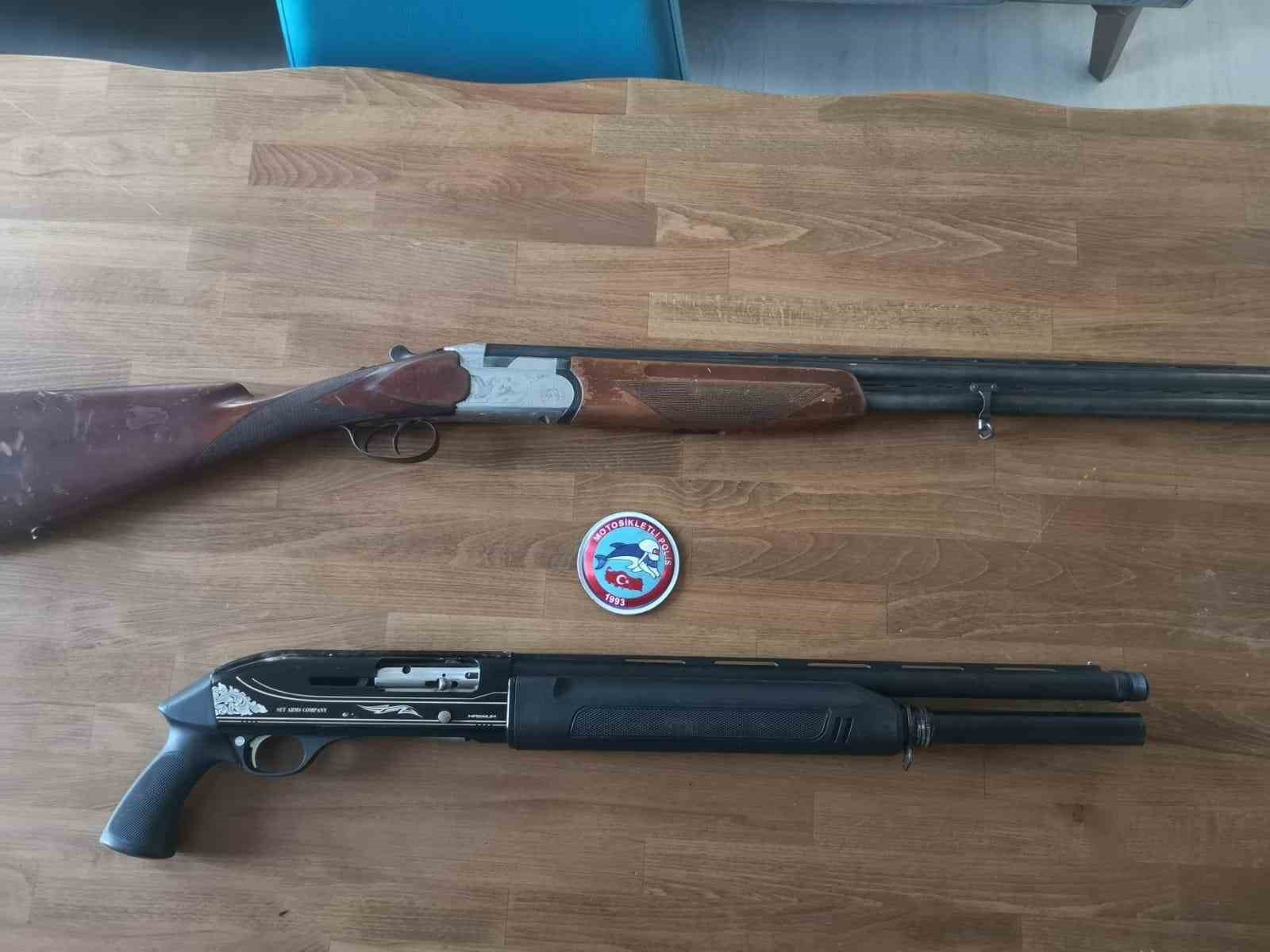 Afyonkarahisar’da polis tarafından aranan şahıslara yönelik yapılan denetimde 12 kişi