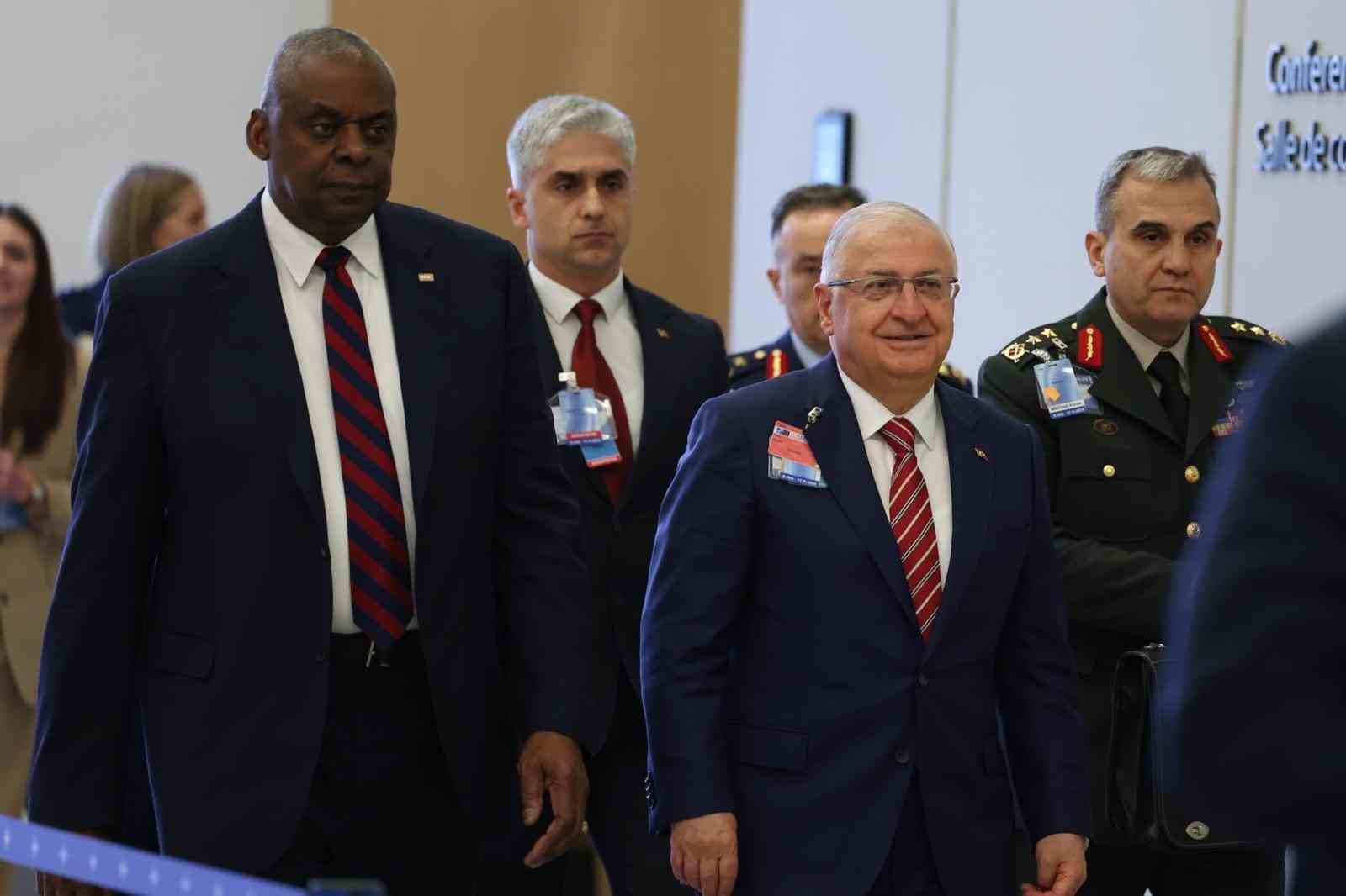 Milli Savunma Bakanı Yaşar Güler, NATO Savunma Bakanları Toplantısı sırasında