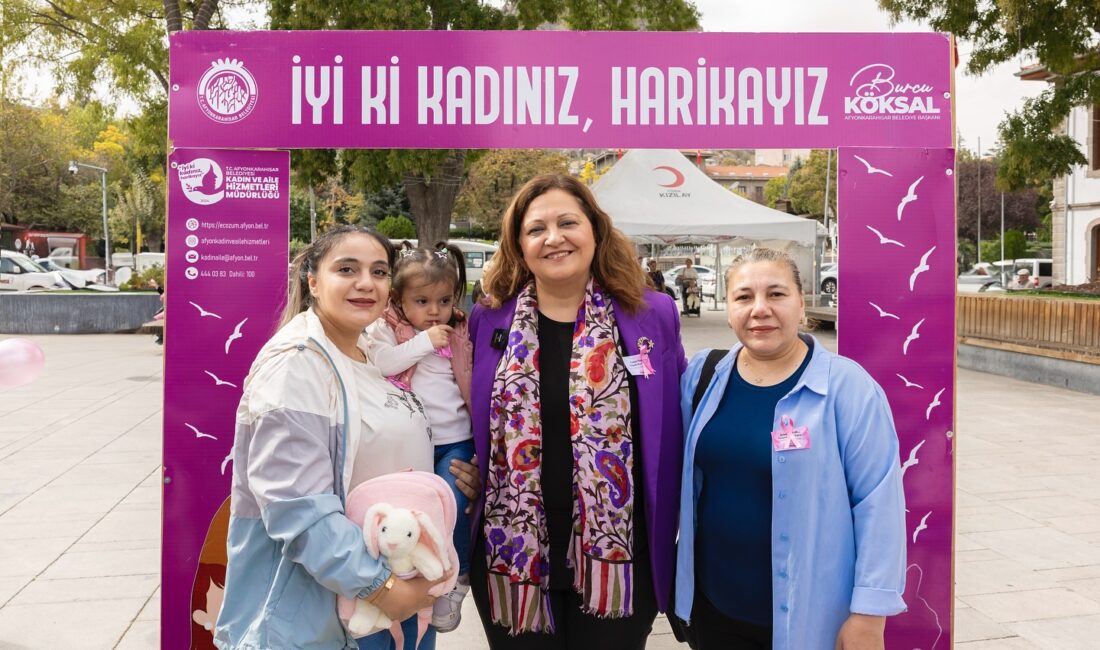 Afyonkarahisar Belediyesi tarafından Dünya Kız Çocukları Günü dolayısıyla Zafer Meydanına