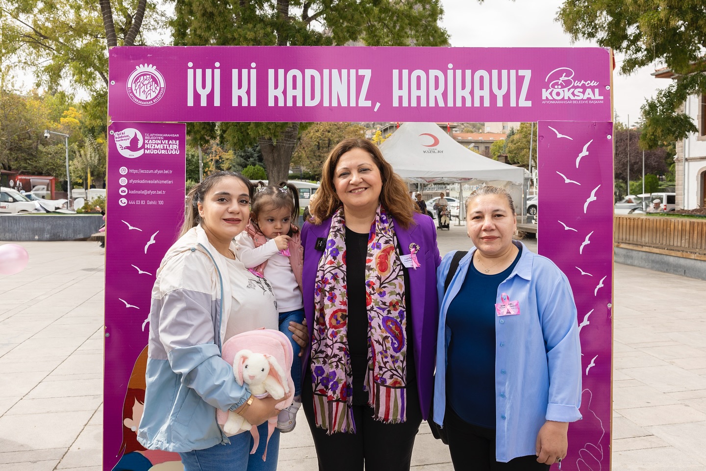 Afyonkarahisar Belediyesi tarafından Dünya Kız Çocukları Günü dolayısıyla Zafer Meydanına