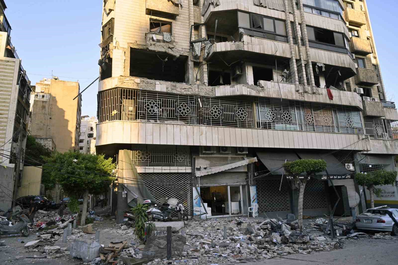 İSRAİL ORDUSUNUN LÜBNAN'IN BAŞKENTİ BEYRUT'UN MERKEZİNDEKİ BİR BİNAYA GERÇEKLEŞTİRDİĞİ SALDIRIDA