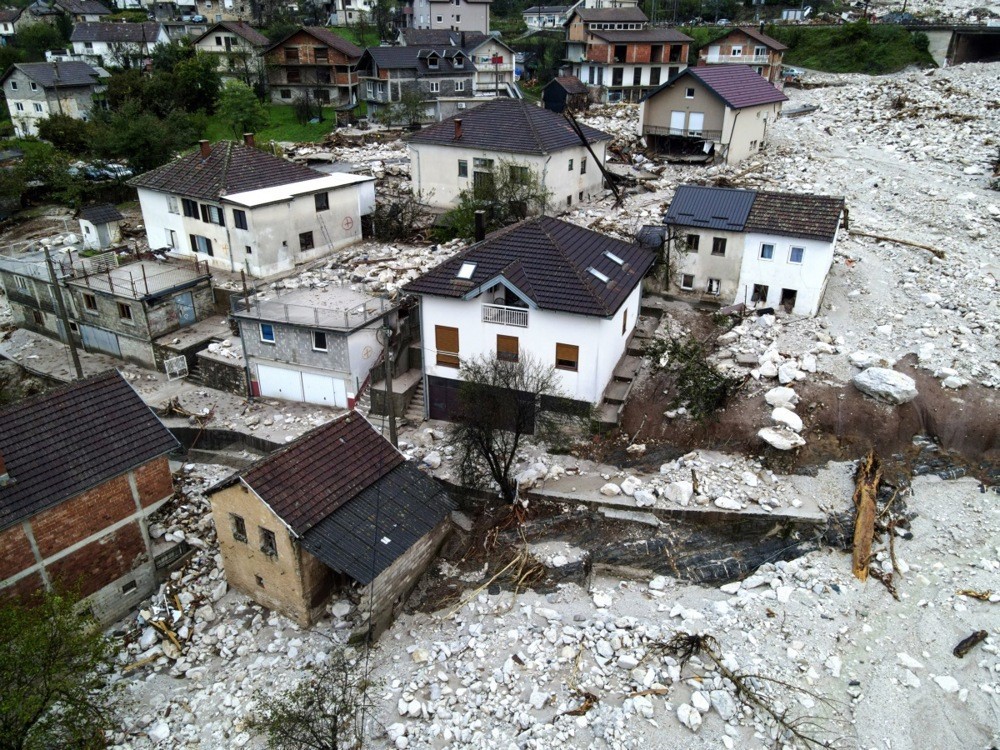 BOSNA HERSEK'İN ORTA VE GÜNEY KESİMLERİNDE 4 EKİM'DE MEYDANA GELEN