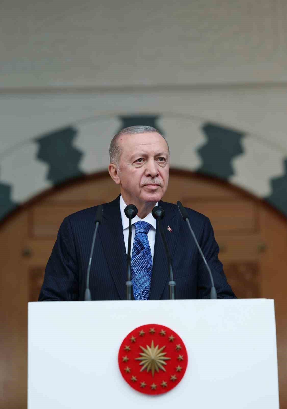 Cumhurbaşkanı Erdoğan, "Ufkumuzu açan fikirleriyle, hepimize emsal teşkil eden mücadele