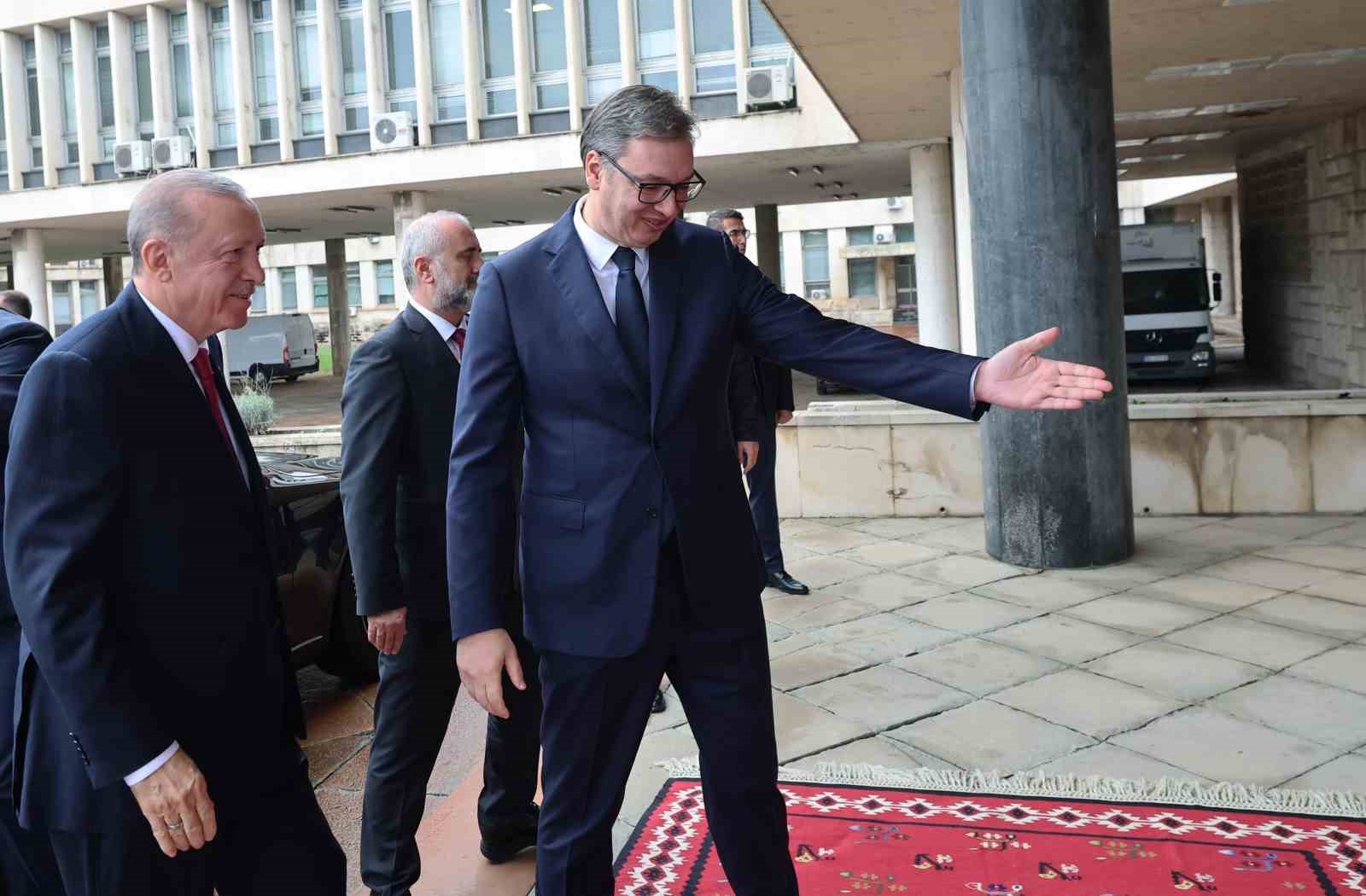 CUMHURBAŞKANI RECEP TAYYİP ERDOĞAN, RESMİ TEMASLARDA BULUNMAK ÜZERE GELDİĞİ BELGRAD’DA