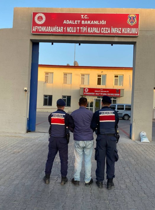 Afyonkarahisar’da devriye gezen jandarma ekipleri suç işlemek amacıyla kurulan örgüte
