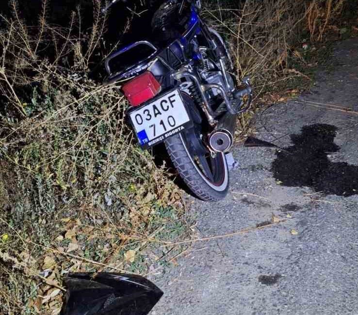 Afyonkarahisar’ın Şuhut ilçesinde motosiklet ile elektrikli bisikletin çarpışması sonucu meydana