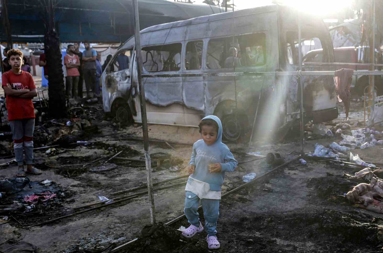 İSRAİL'İN GAZZE ŞERİDİ'NE YÖNELİK SALDIRILARINDA HAYATINI KAYBEDENLERİN SAYISI 42 BİN