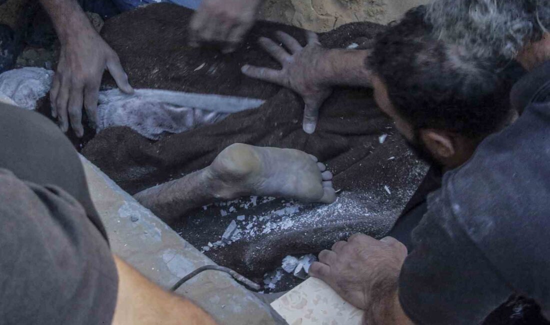 İsrail’in Gazze Şeridi’ne yönelik saldırılarında hayatını kaybedenlerin sayısı 42 bin