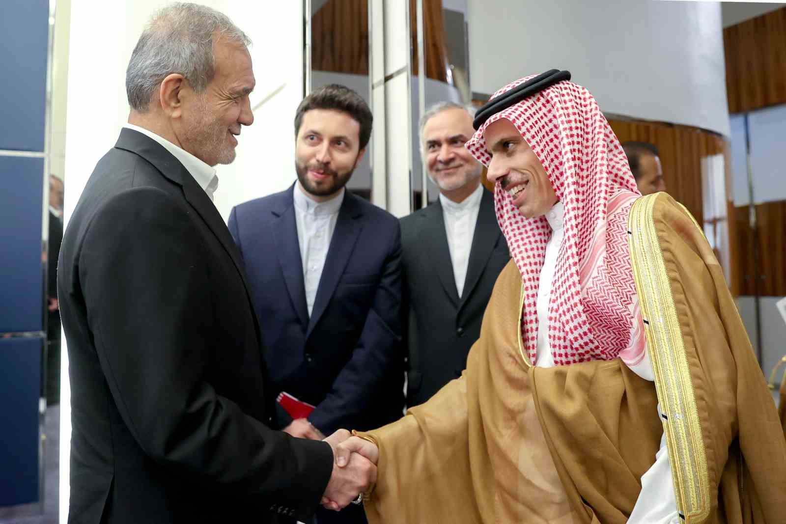 İRAN CUMHURBAŞKANI PEZEŞKİYAN: “SALDIRILARA KARŞI BİRLEŞMEZSEK, SIRA BAŞKA İSLAM ÜLKELERİNE