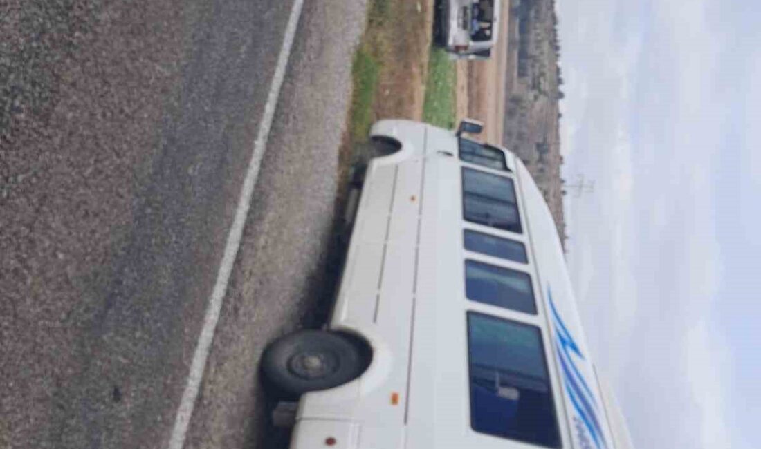 AFYONKARAHİSAR’DA İŞÇİ SERVİSİ İLE HAFİF TİCARİ ARACIN ÇARPIŞTIĞI TRAFİK KAZASINDA