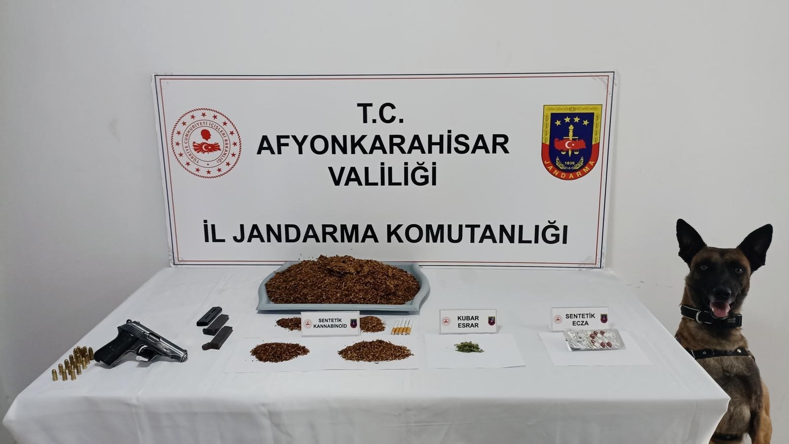 Afyonkarahisar'da Uyuşturucu Operasyonu: 762 Gram Bonzai ve Silah Ele Geçirildi