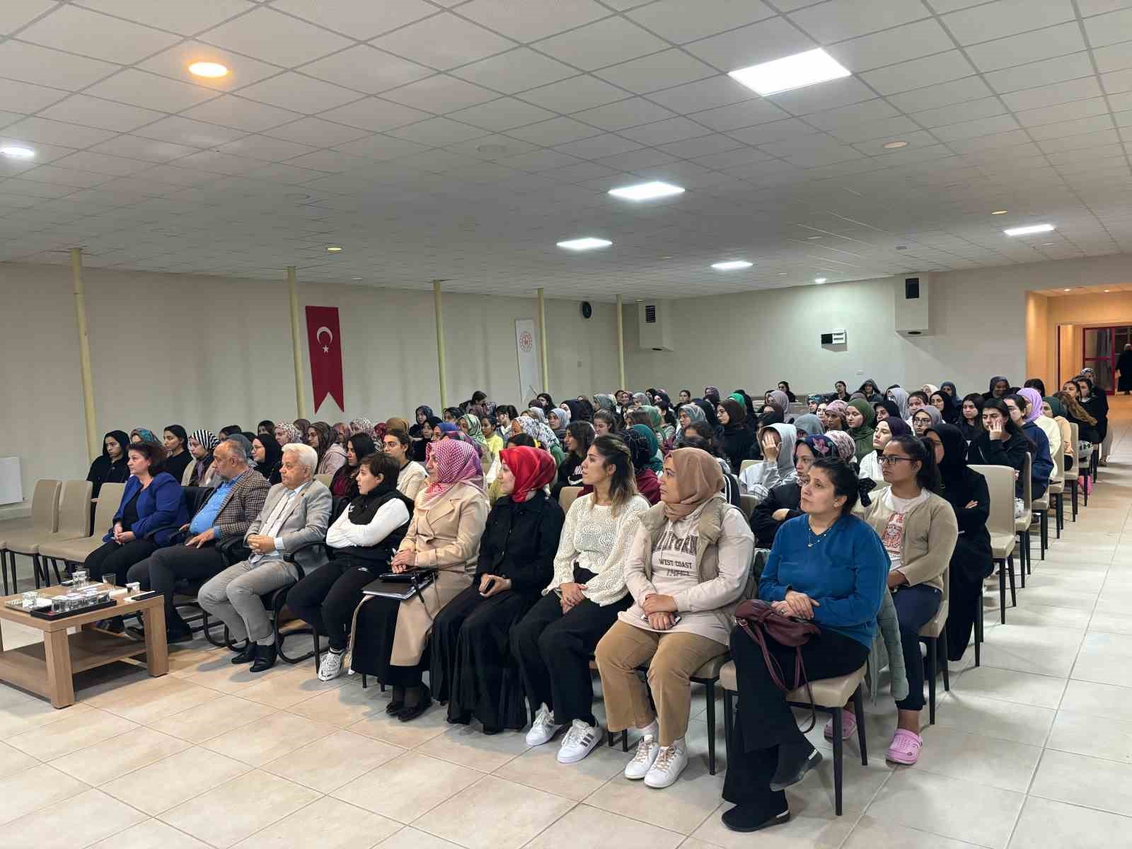 Afyonkarahisar Gençlik ve Spor İl Müdürü İsmail Hakkı Kasapoğlu, Yurt