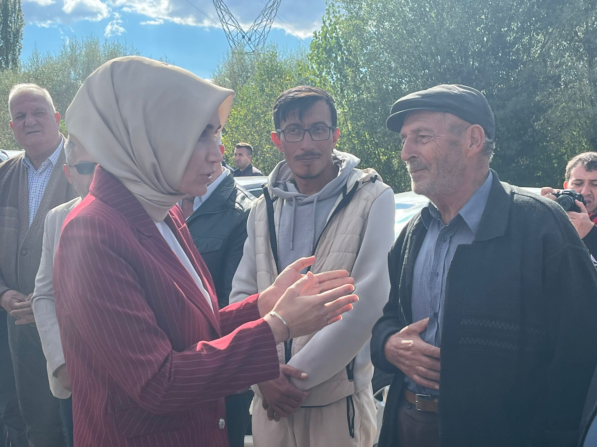 
Afyonkarahisar Valisi Kübra Güran Yiğitbaşı, Afyonkarahisar’ın Sinanpaşa ilçesine bağlı Taşoluk