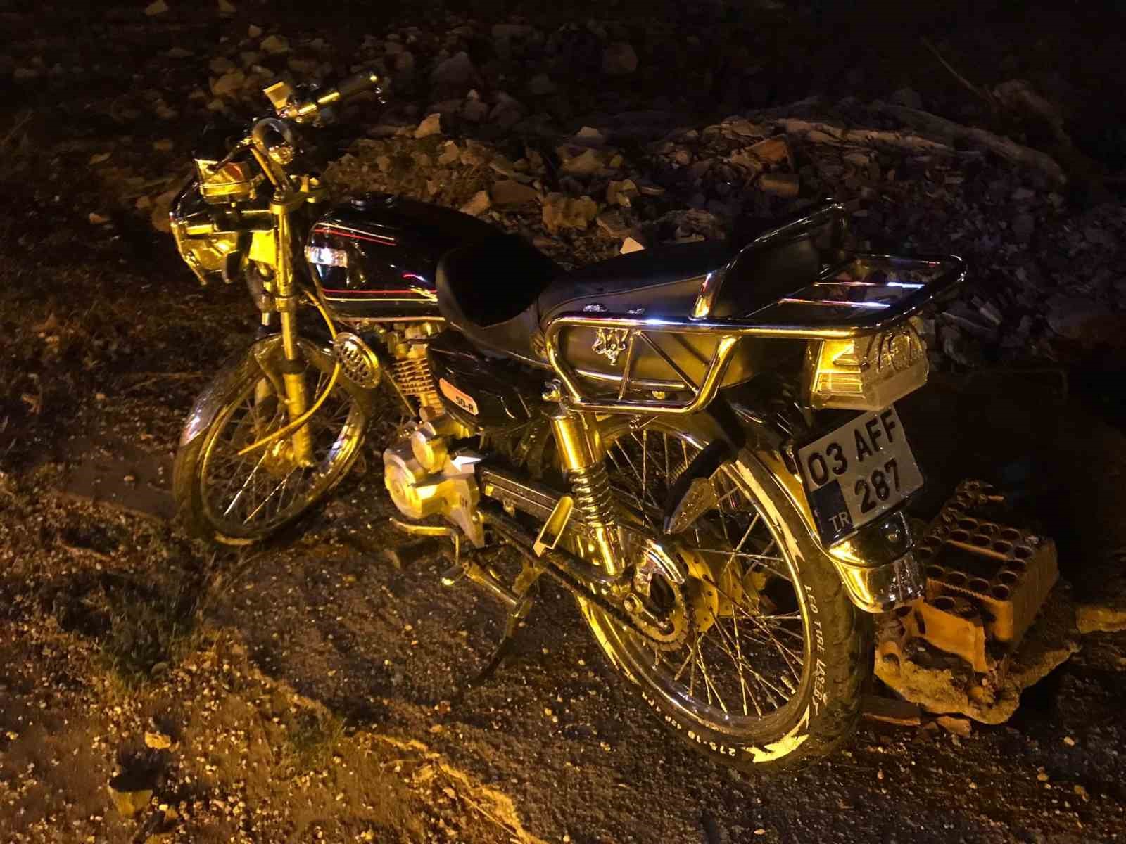 AFYONKARAHİSAR’DA MİNİBÜSÜN ÇARPTIĞI MOTOSİKLET SÜRÜCÜSÜ YARALANDI.