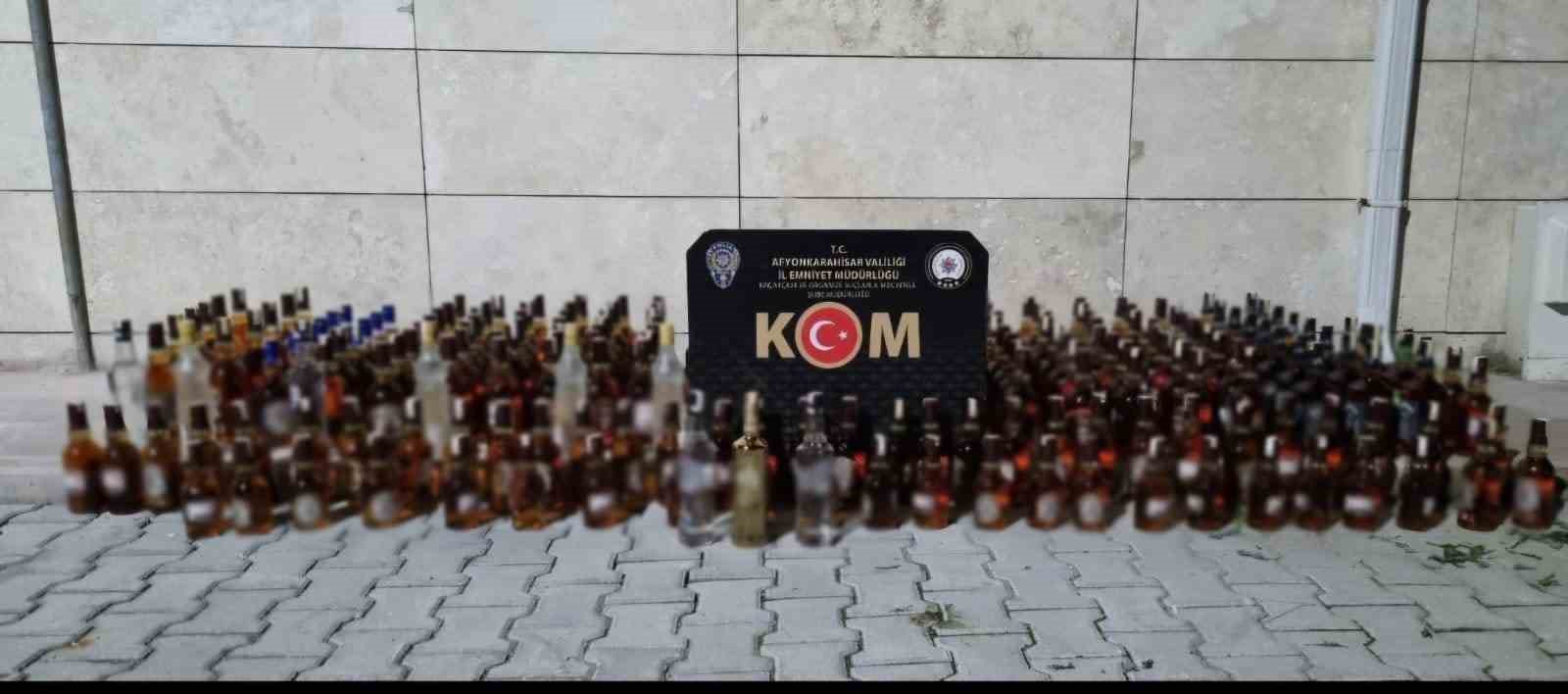 AFYONKARAHİSAR’DA POLİS TARAFINDAN GERÇEKLEŞTİRİLEN OPERASYONDA 241 ŞİŞE SAHRE BANDROLLÜ ALKOL