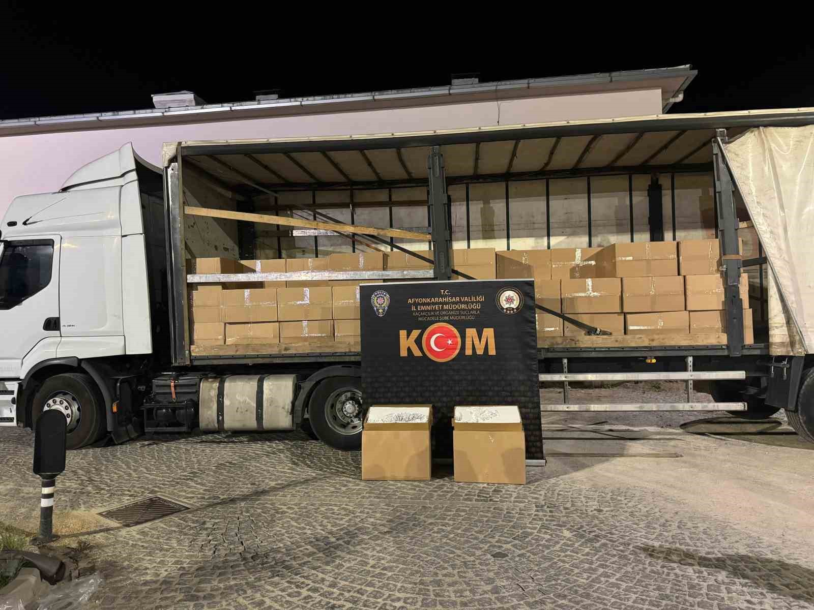 Afyonkarahisar’da polis tarafından durdurulan bir tırda yapılan aramada 3 milyon