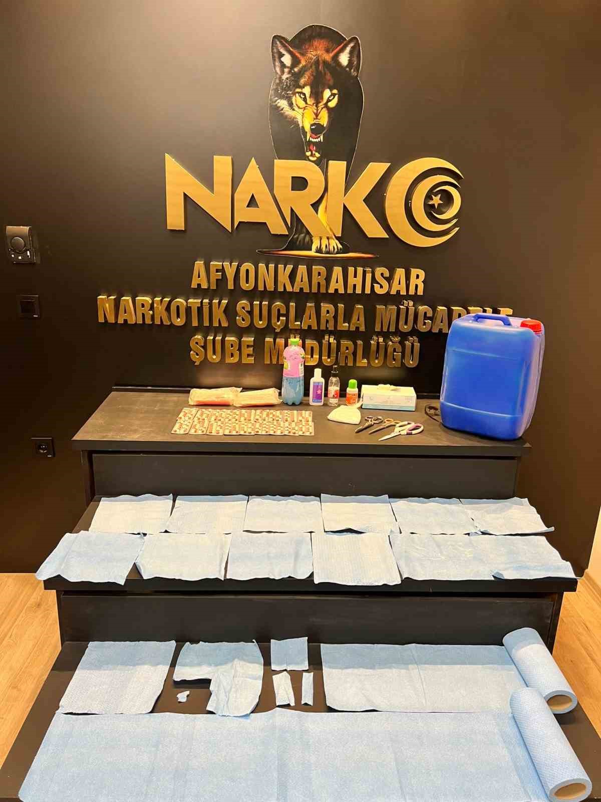 AFYONKARAHİSAR’DA POLİS TARAFINDAN UYUŞTURUCU İMALATHANESİNE YAPILAN BASKINDA GÖZALTINA ALINAN 5