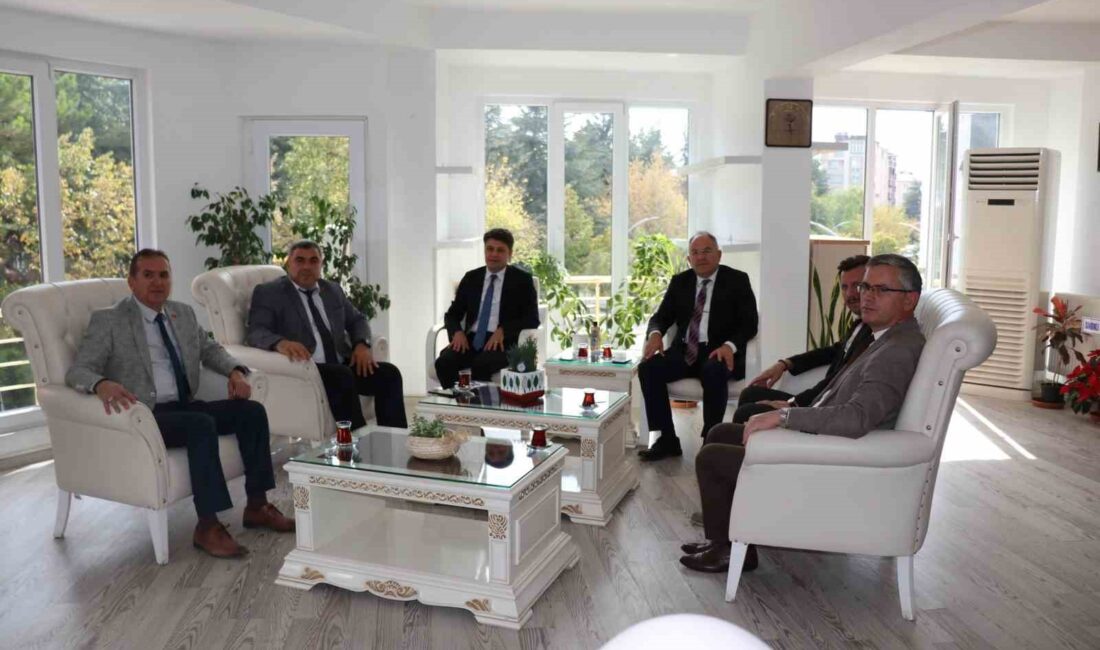Sandıklı’da eğitim alanında toplantıda yapıldı İl Milli Eğitim Müdürü Miraç Sünnetci, Sandıklı Kaymakamı Önder Çengel’i
