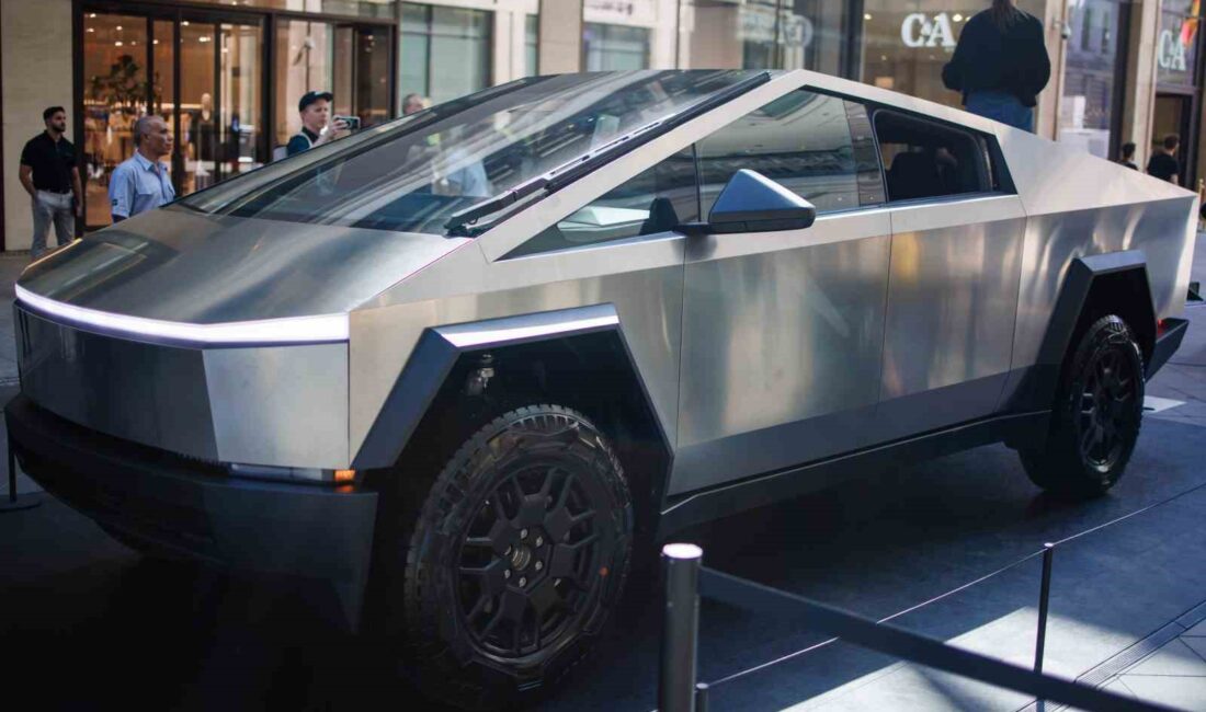 ABD’li elektrikli araç üreticisi Tesla, 27 bin Cybertruck aracını geri