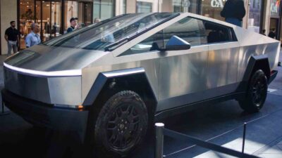 ABD’li elektrikli araç üreticisi Tesla, 27 bin Cybertruck aracını geri