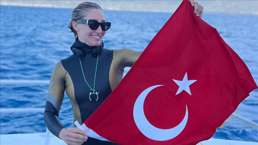 Serbest Dalış Dünya Şampiyonası’nda mücadele eden milli sporcu Şahika Ercümen,