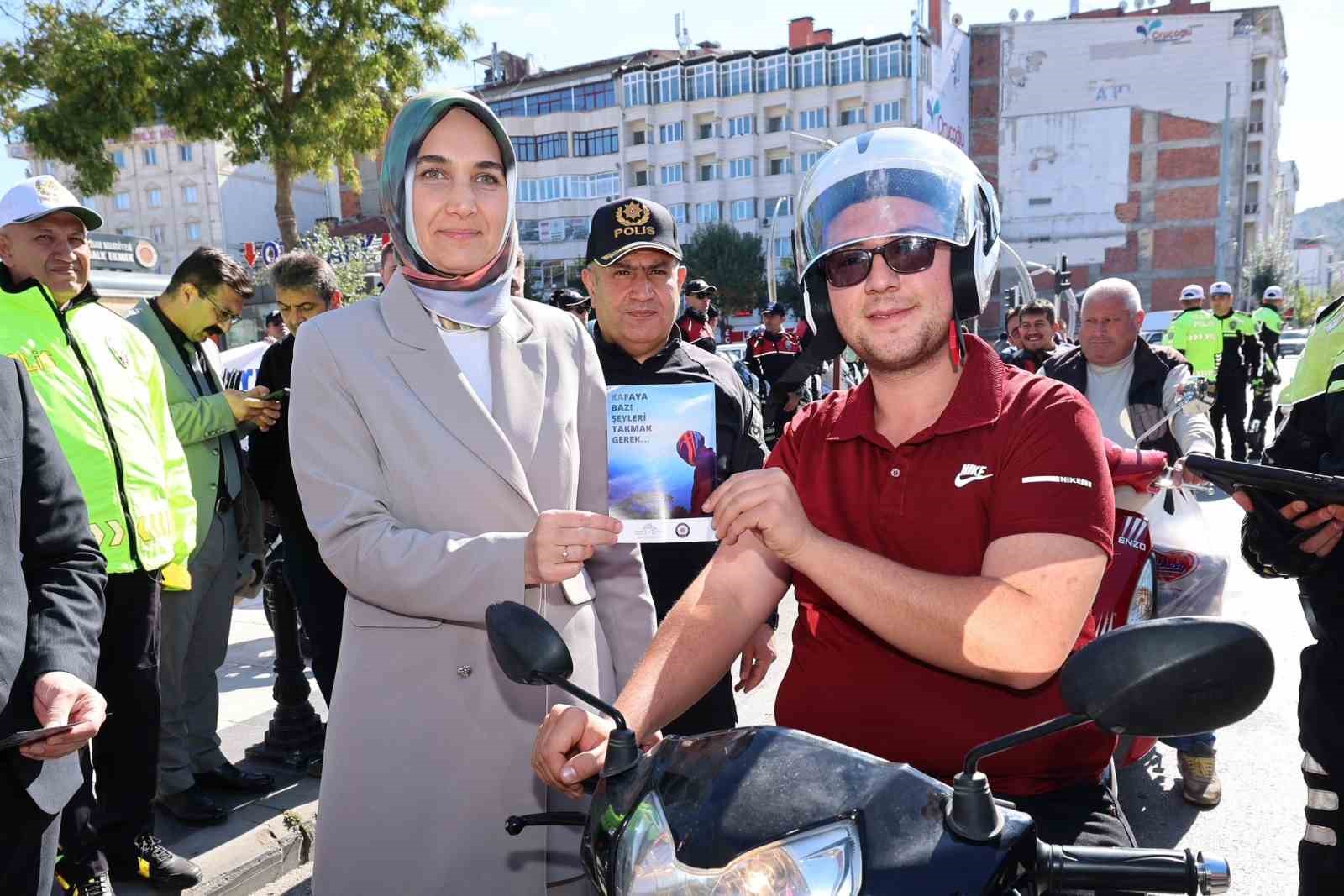 Afyonkarahisar Valisi Doç. Dr. Kübra Güran Yiğitbaşı, İl Emniyet Müdürlüğü